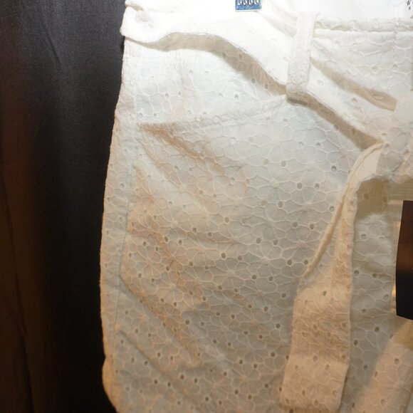 White House Black Market White Eyelet Lace Mini Belted Shorts NWT 2 - Picture 5 of 9